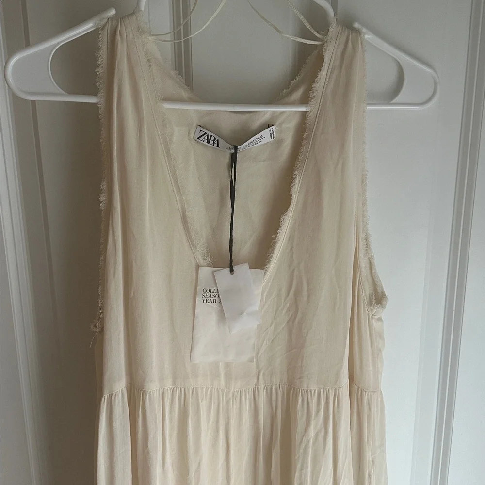 Zara collection 2023 Slip Dress
Cream Maxi Dress
Zara studio - Picture 12 of 16